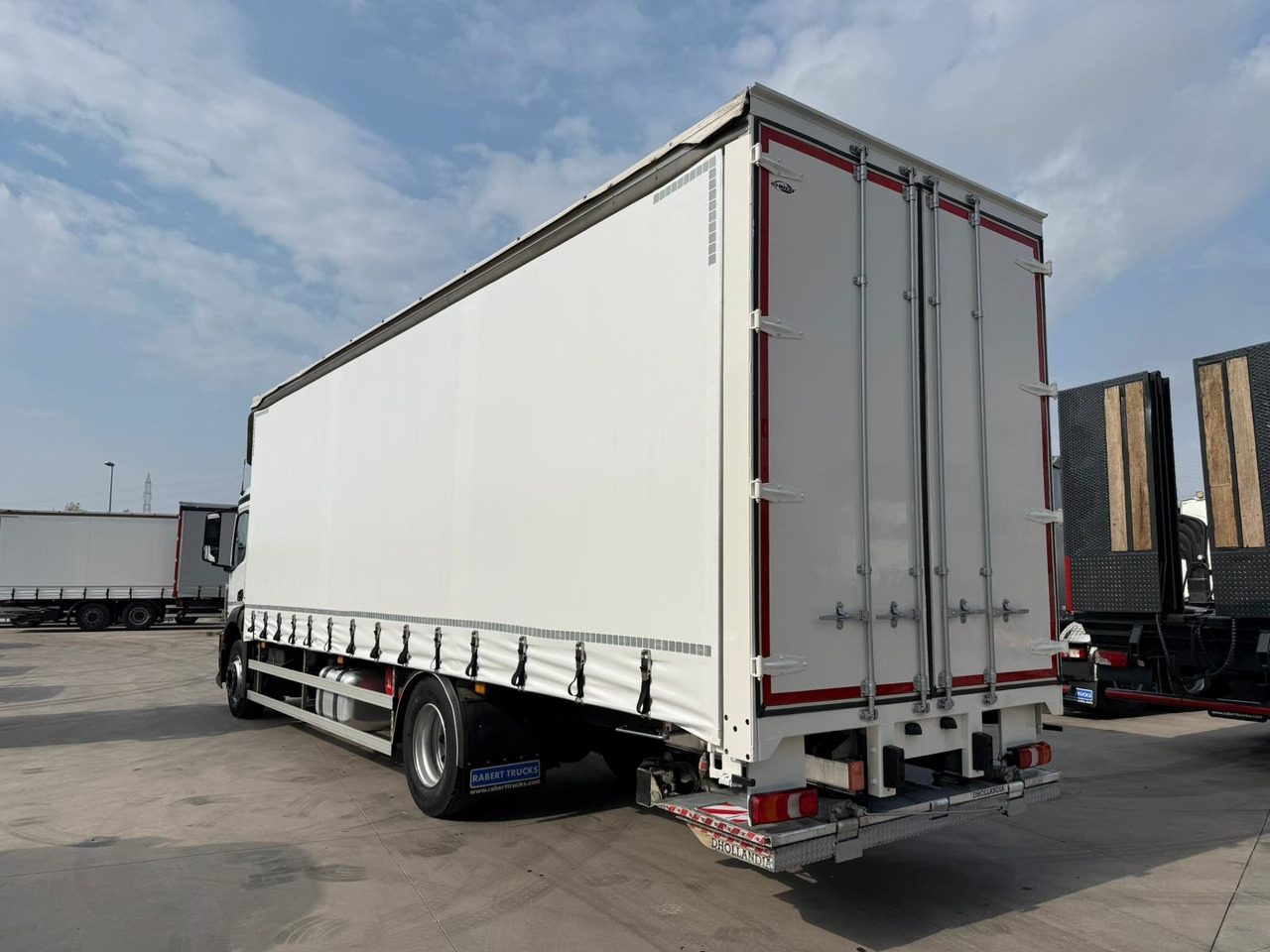 MERCEDES BENZ 18.27 Antos E6 (Tauliner) - Kravas automašīna ar tentu: foto 4 MERCEDES BENZ 18.27 Antos E6 (Tauliner) - Kravas automašīna ar tentu: foto 4