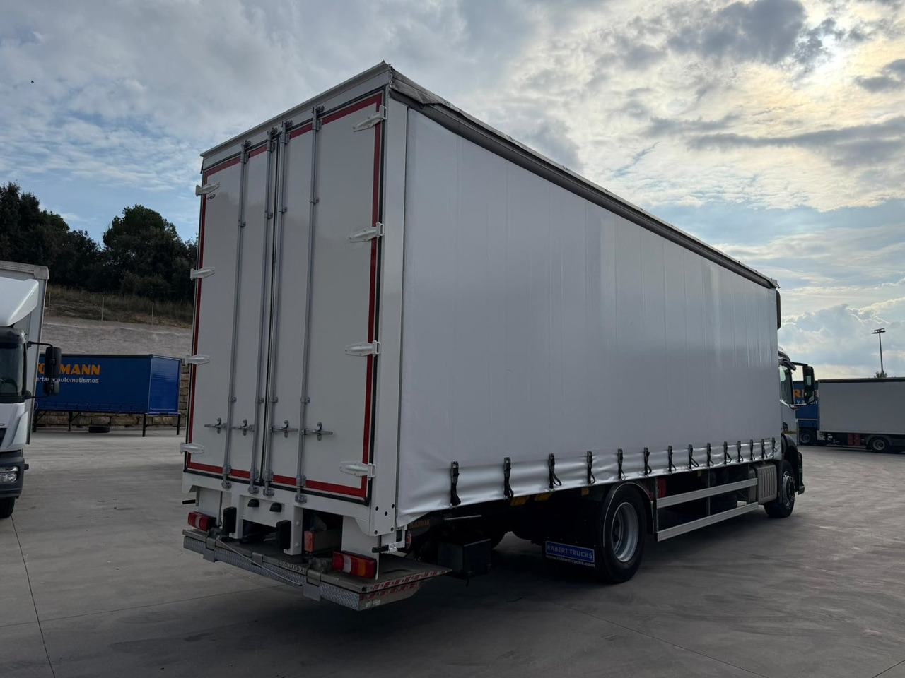 MERCEDES BENZ 18.27 Antos E6 (Tauliner) - Kravas automašīna ar tentu: foto 3 MERCEDES BENZ 18.27 Antos E6 (Tauliner) - Kravas automašīna ar tentu: foto 3