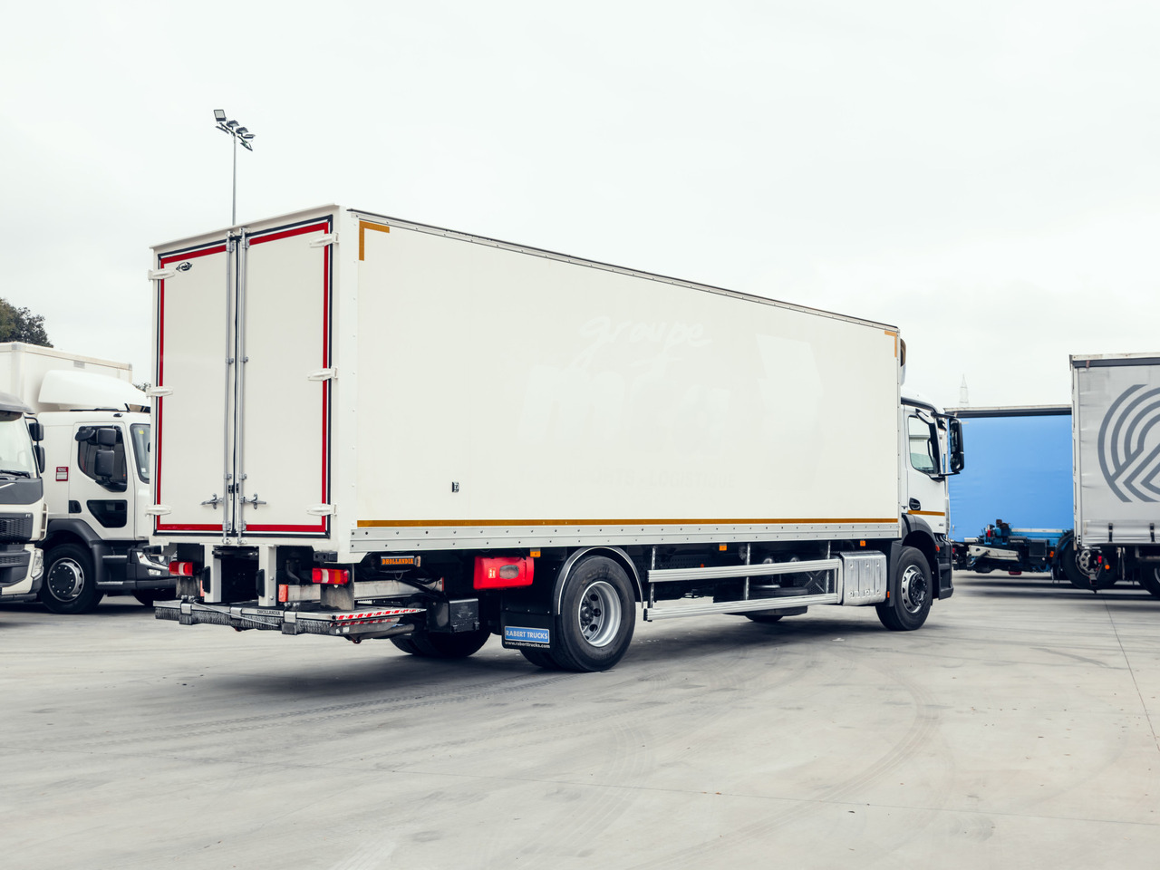 MERCEDES BENZ 18.30L Antos E6 (VAN) - Kravas automašīna ar slēgto virsbūvi: foto 4 MERCEDES BENZ 18.30L Antos E6 (VAN) - Kravas automašīna ar slēgto virsbūvi: foto 4