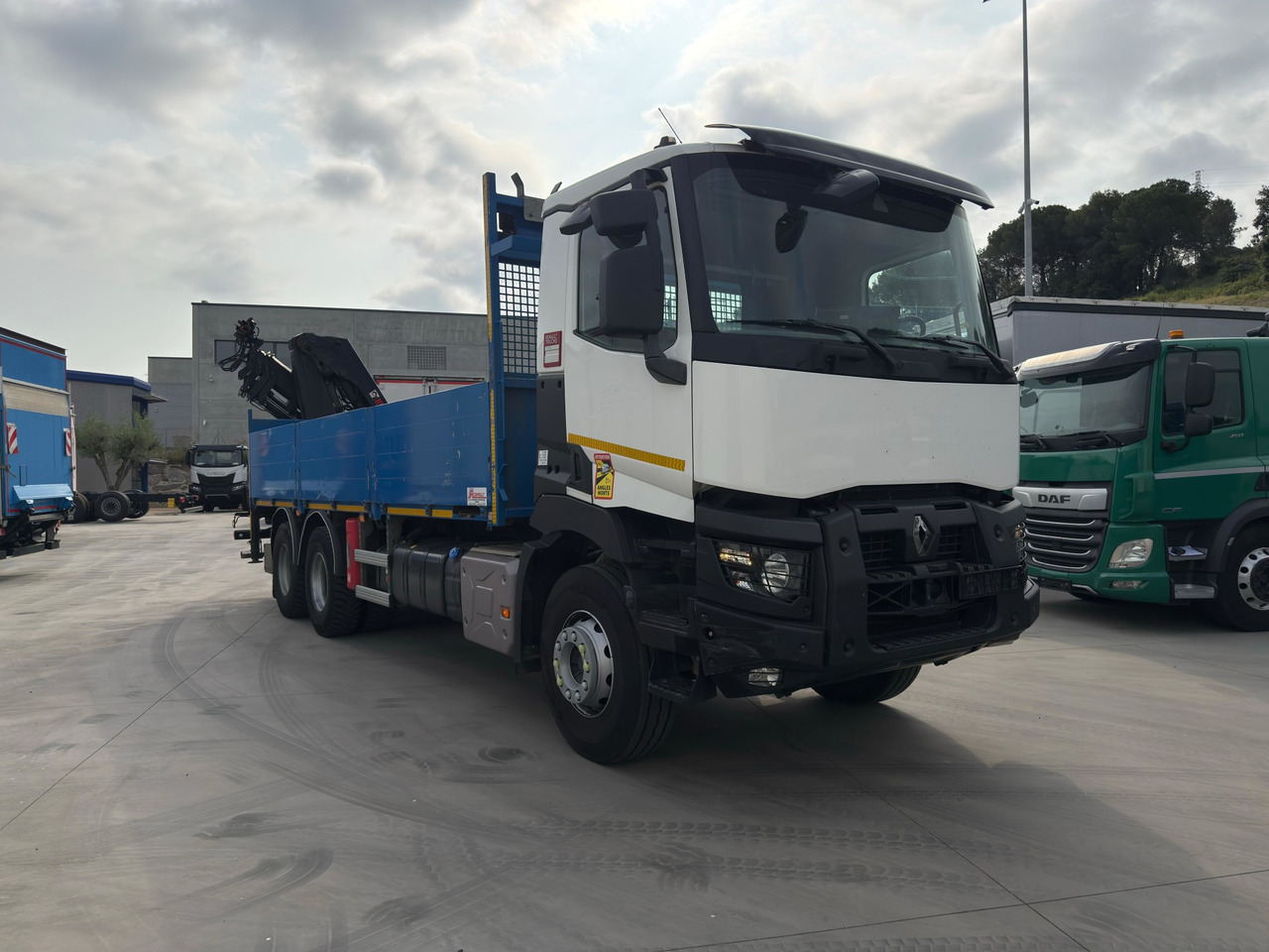 RENAULT K430 E6 (Platform) - Bortu kravas automašīna/ Platforma: foto 2 RENAULT K430 E6 (Platform) - Bortu kravas automašīna/ Platforma: foto 2