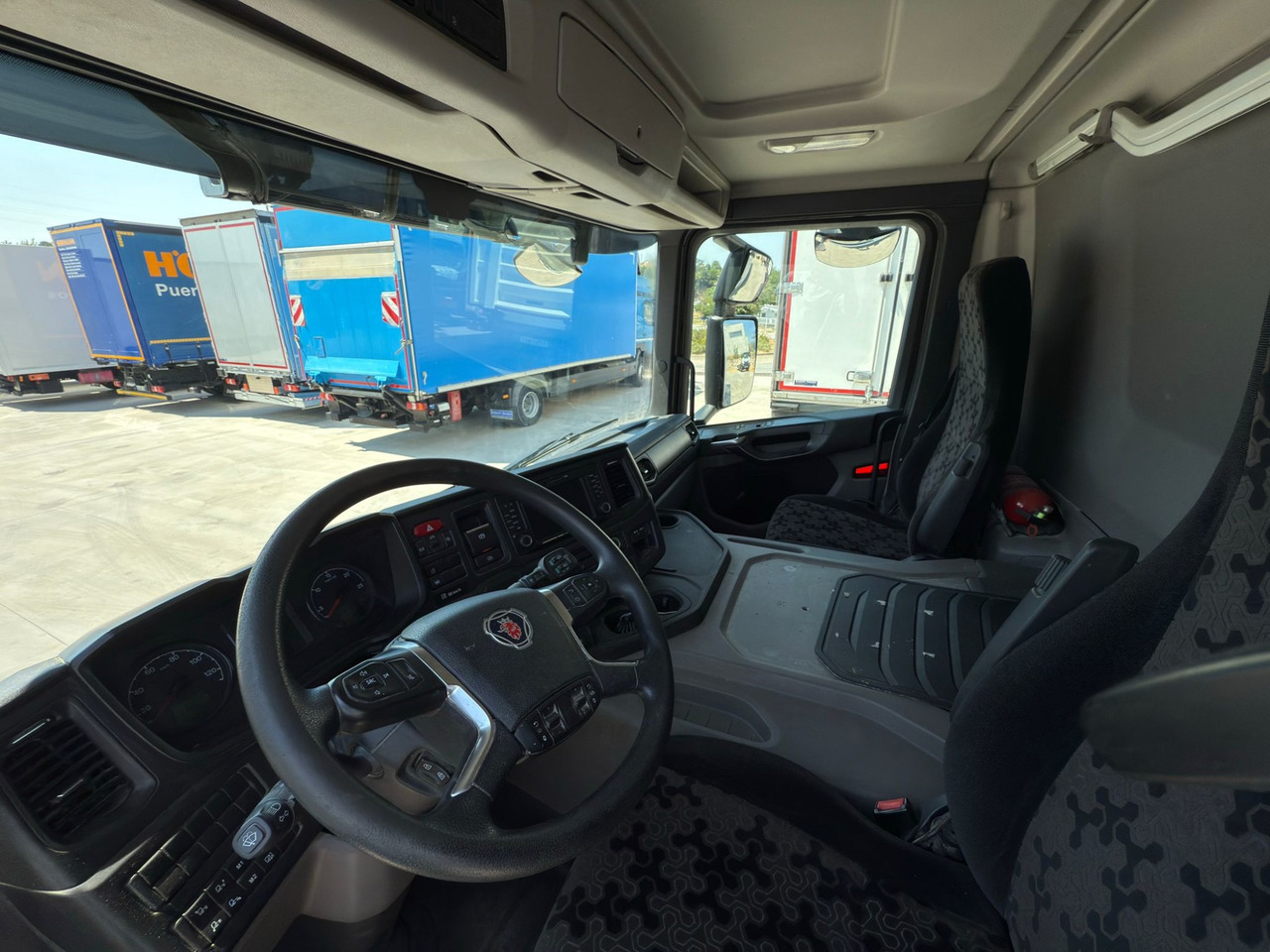 SCANIA P360 E6 (VAN) - Kravas automašīna ar slēgto virsbūvi: foto 5 SCANIA P360 E6 (VAN) - Kravas automašīna ar slēgto virsbūvi: foto 5