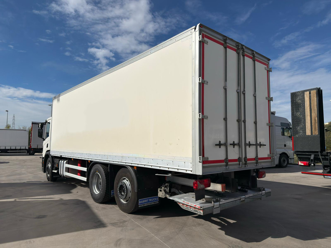 SCANIA P360 E6 (VAN) - Kravas automašīna ar slēgto virsbūvi: foto 3 SCANIA P360 E6 (VAN) - Kravas automašīna ar slēgto virsbūvi: foto 3