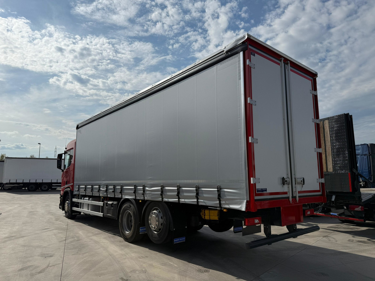 SCANIA R450 E6 (Tauliner) - Kravas automašīna ar tentu: foto 4 SCANIA R450 E6 (Tauliner) - Kravas automašīna ar tentu: foto 4