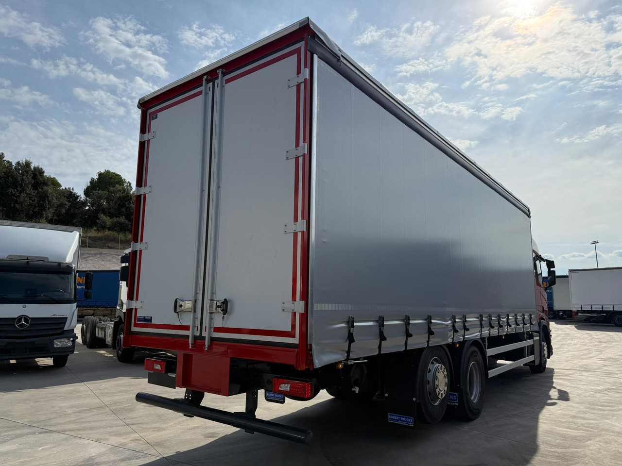 SCANIA R450 E6 (Tauliner) - Kravas automašīna ar tentu: foto 3 SCANIA R450 E6 (Tauliner) - Kravas automašīna ar tentu: foto 3
