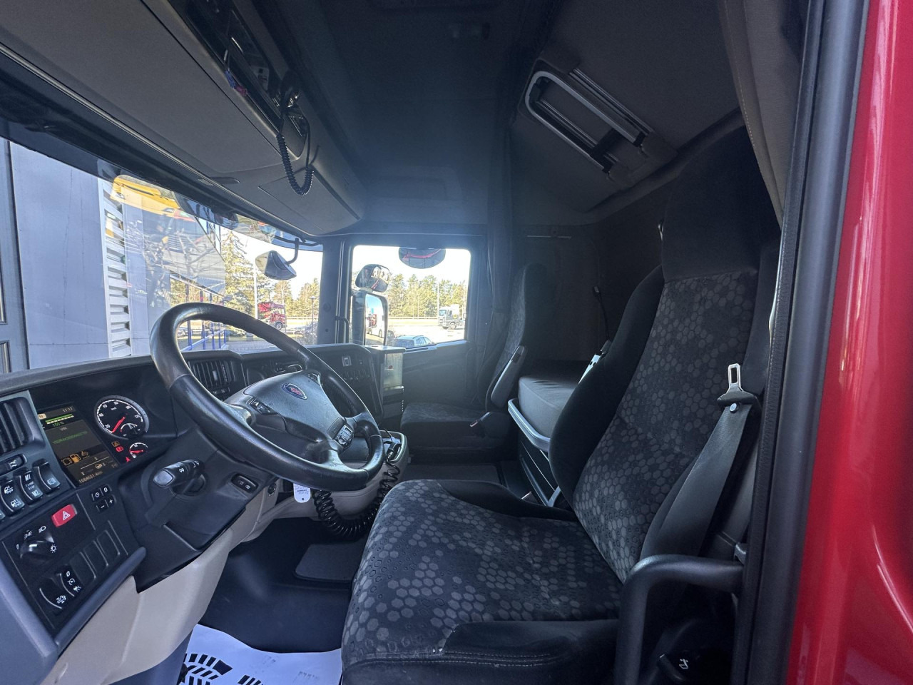 Interior photo 2: Vilcējs SCANIA R 450 LA4x2MNA