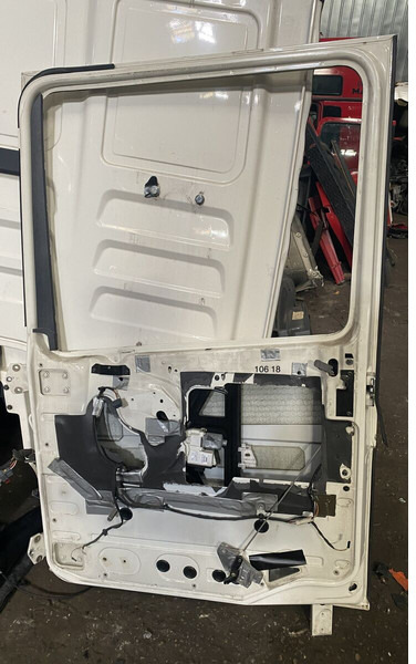 DAF XF - Durvis un rezerves daļas: foto 3 DAF XF - Durvis un rezerves daļas: foto 3