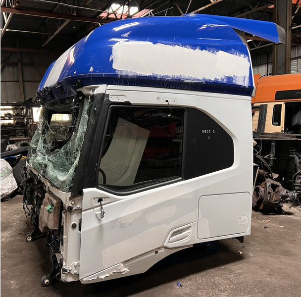 Iveco 2022 - Durvis un rezerves daļas: foto 1 Iveco 2022 - Durvis un rezerves daļas: foto 1