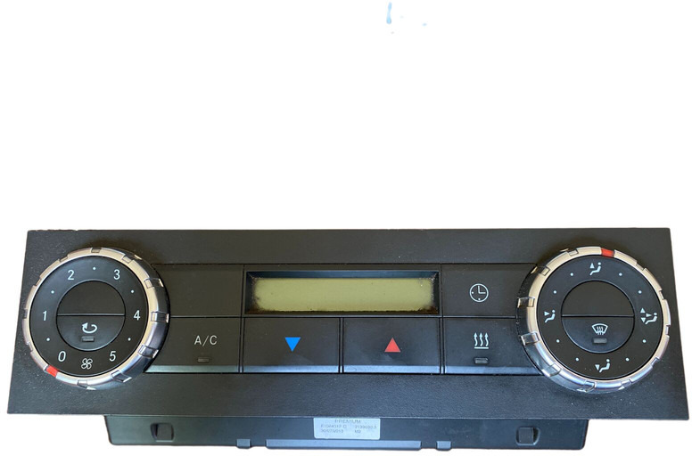 Mercedes-Benz - Mērinstrumentu panelis: foto 1 Mercedes-Benz - Mērinstrumentu panelis: foto 1