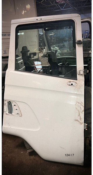 Scania Euro 6 (right side) - Durvis un rezerves daļas: foto 1 Scania Euro 6 (right side) - Durvis un rezerves daļas: foto 1