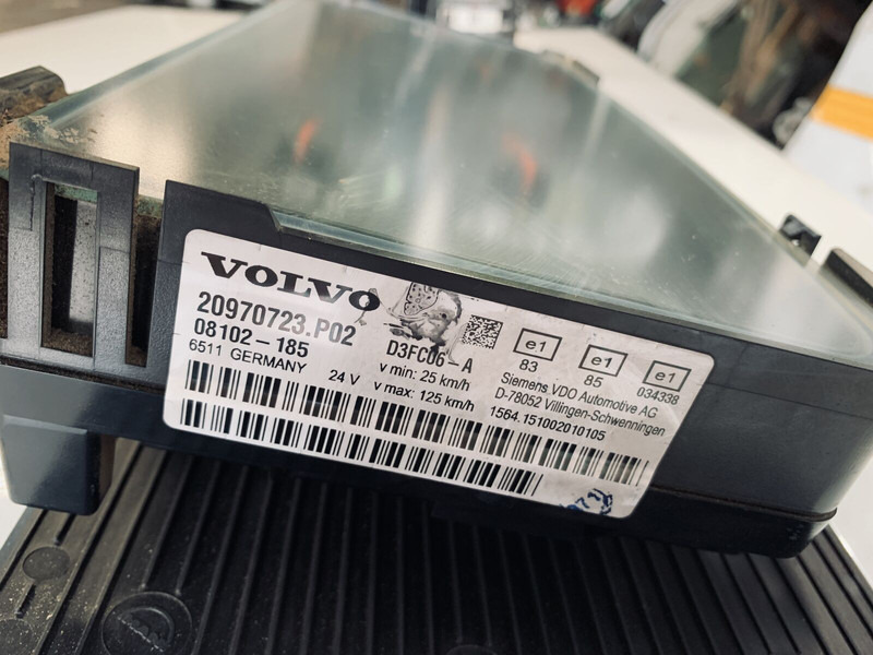 Volvo FL 280 - Mērinstrumentu panelis: foto 3 Volvo FL 280 - Mērinstrumentu panelis: foto 3