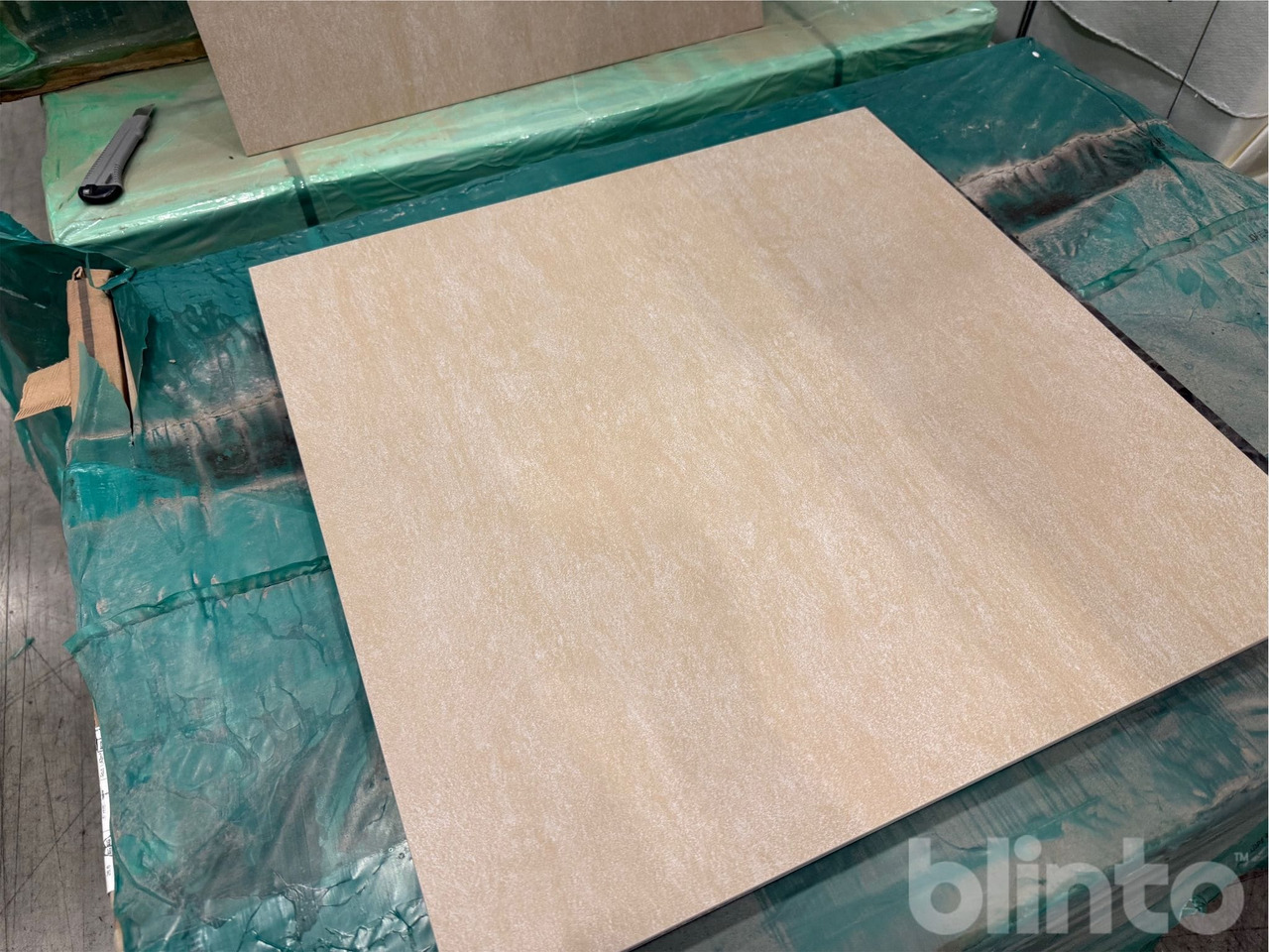 400 m2 - Warm Cement 600x600x8 - Celtniecības maisītājs: foto 4 400 m2 - Warm Cement 600x600x8 - Celtniecības maisītājs: foto 4