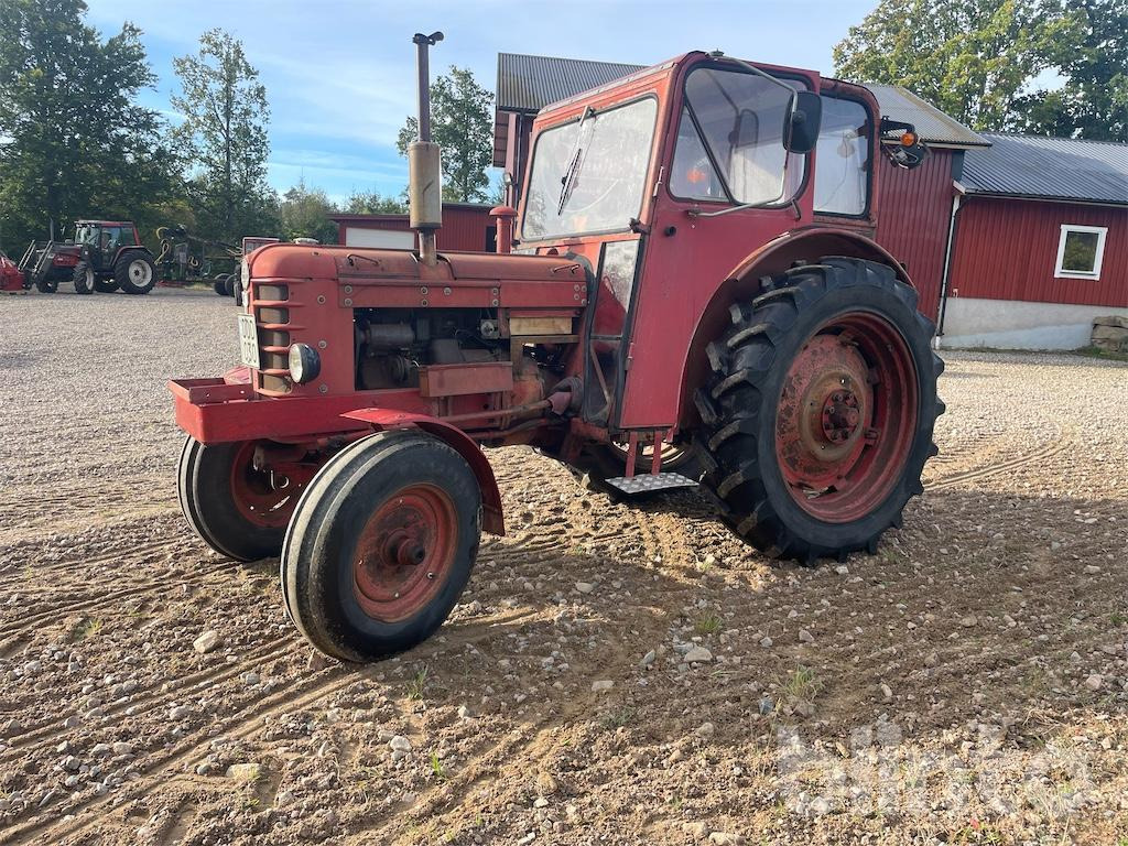 BM VOLVO 350 - Traktors: foto 1 BM VOLVO 350 - Traktors: foto 1