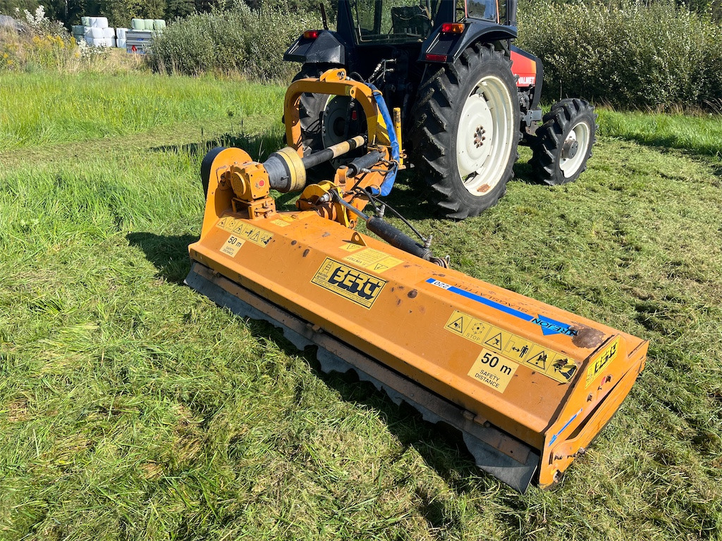 Berti TA220 - Smalcinātājs ar sānu nobīdi: foto 1 Berti TA220 - Smalcinātājs ar sānu nobīdi: foto 1