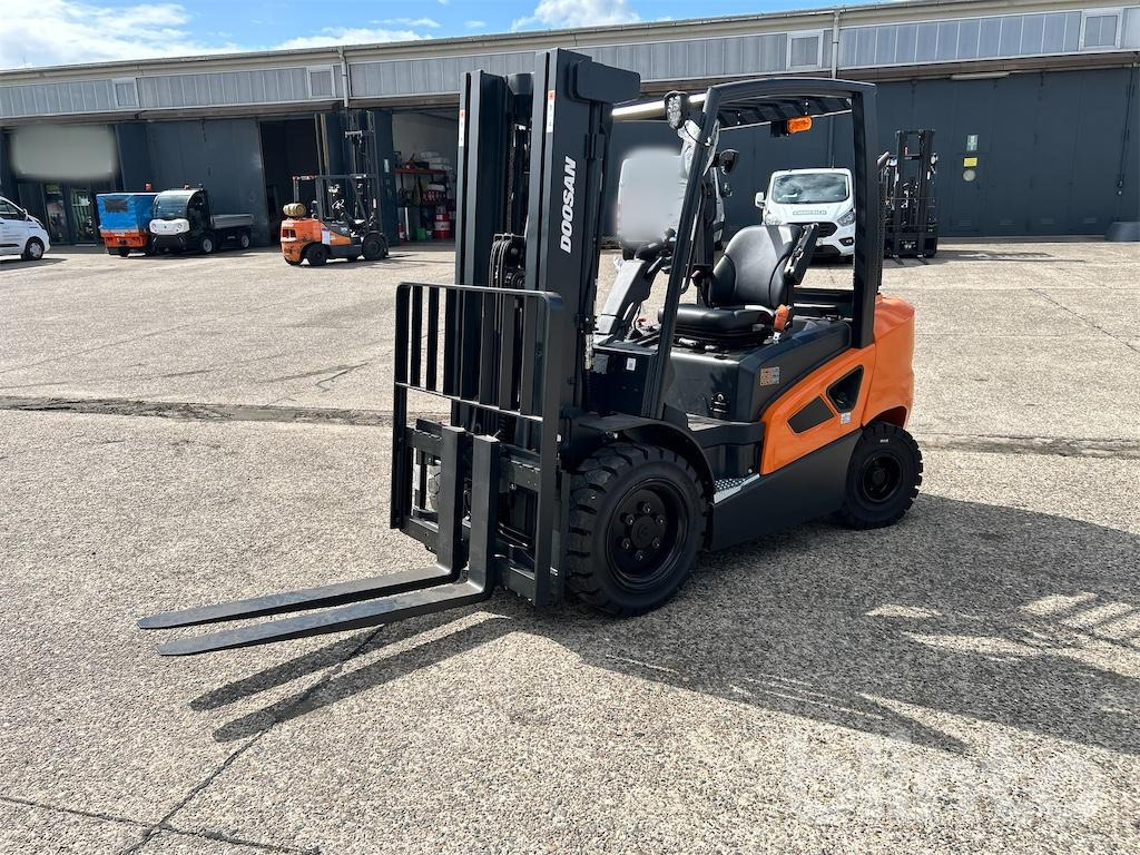 Doosan D30S-9 ( 2023) - Autokrāvējs: foto 1 Doosan D30S-9 ( 2023) - Autokrāvējs: foto 1