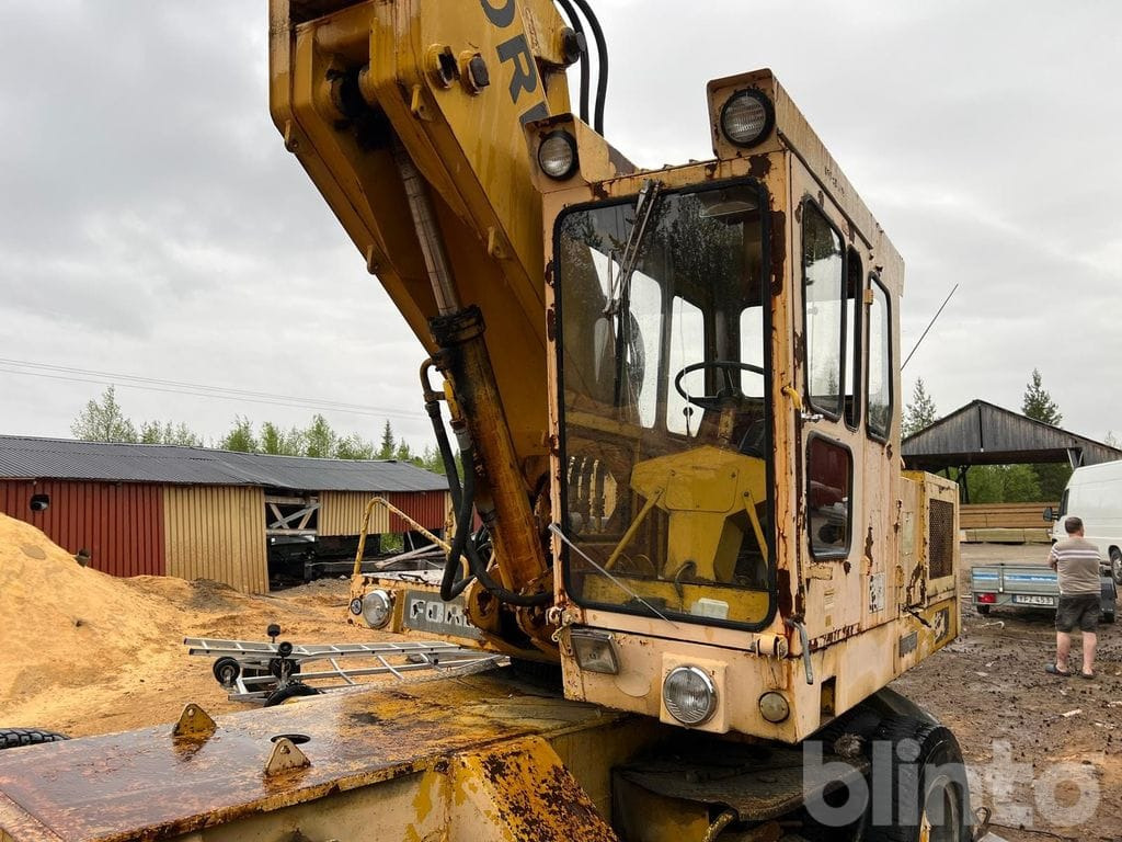 FORD - Riteņu ekskavators: foto 3 FORD - Riteņu ekskavators: foto 3