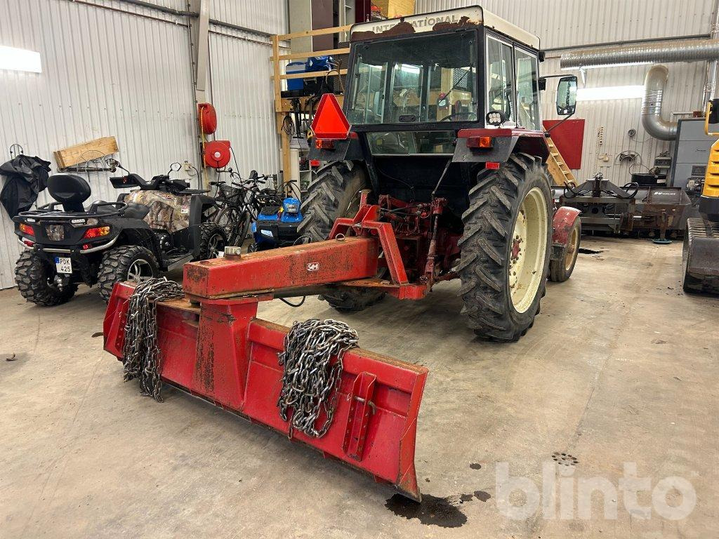 INTERNATIONAL 584 - Traktors: foto 4 INTERNATIONAL 584 - Traktors: foto 4