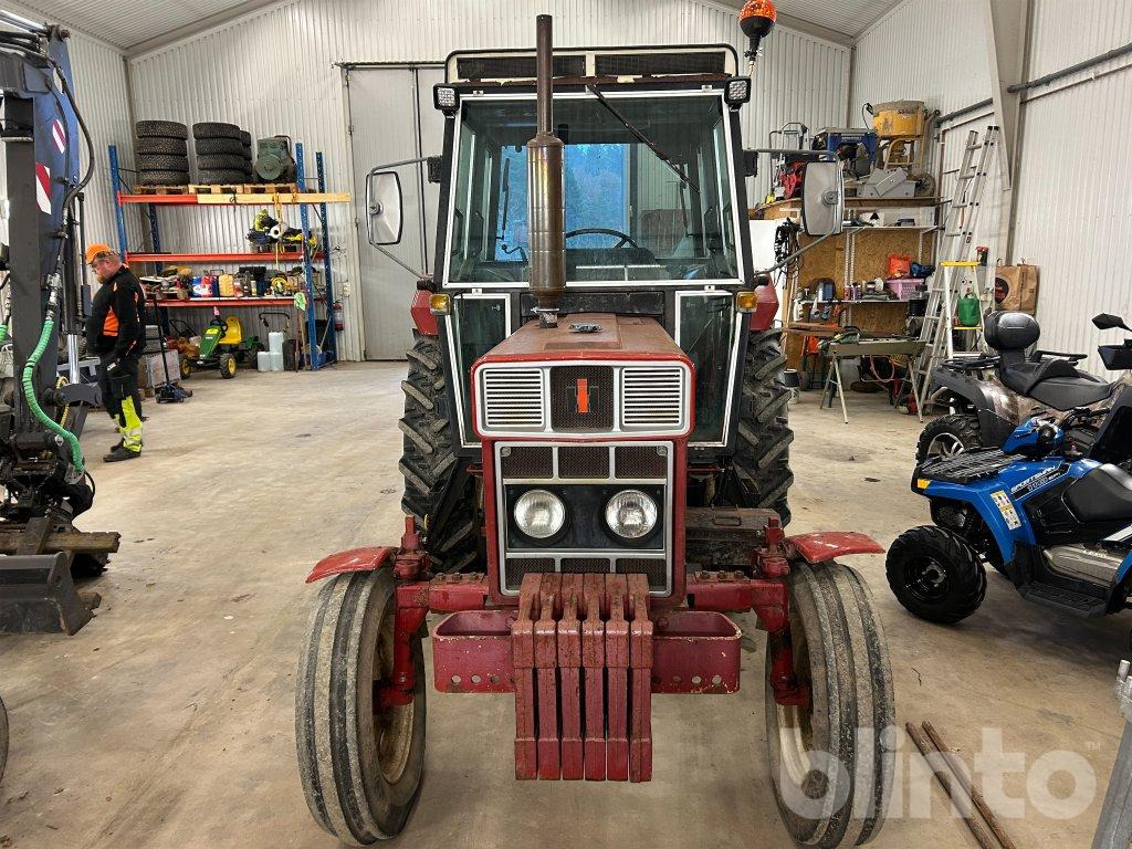 INTERNATIONAL 584 - Traktors: foto 2 INTERNATIONAL 584 - Traktors: foto 2