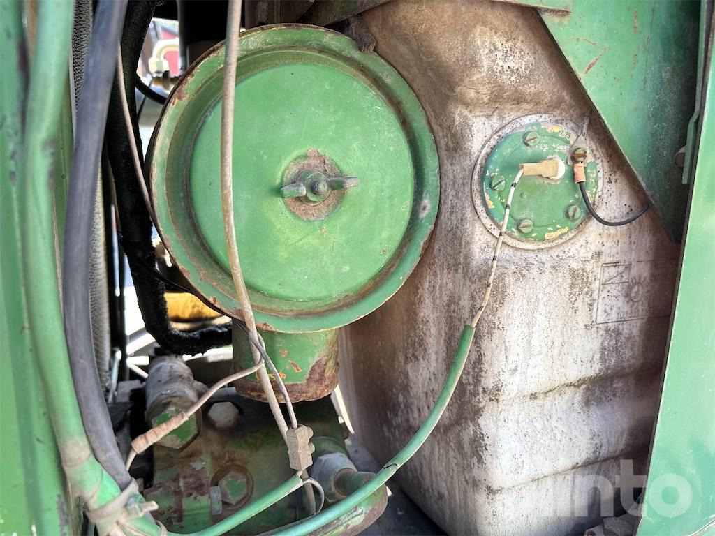 Traktors JOHN DEERE 2130: foto 17