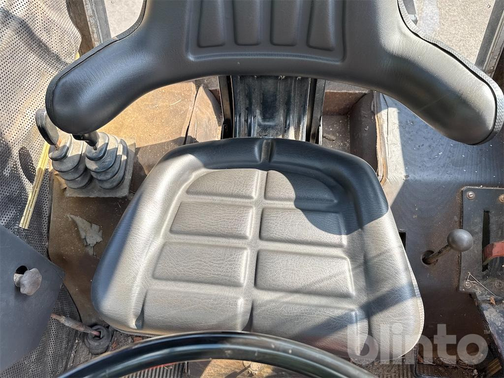 Traktors JOHN DEERE 2130: foto 47