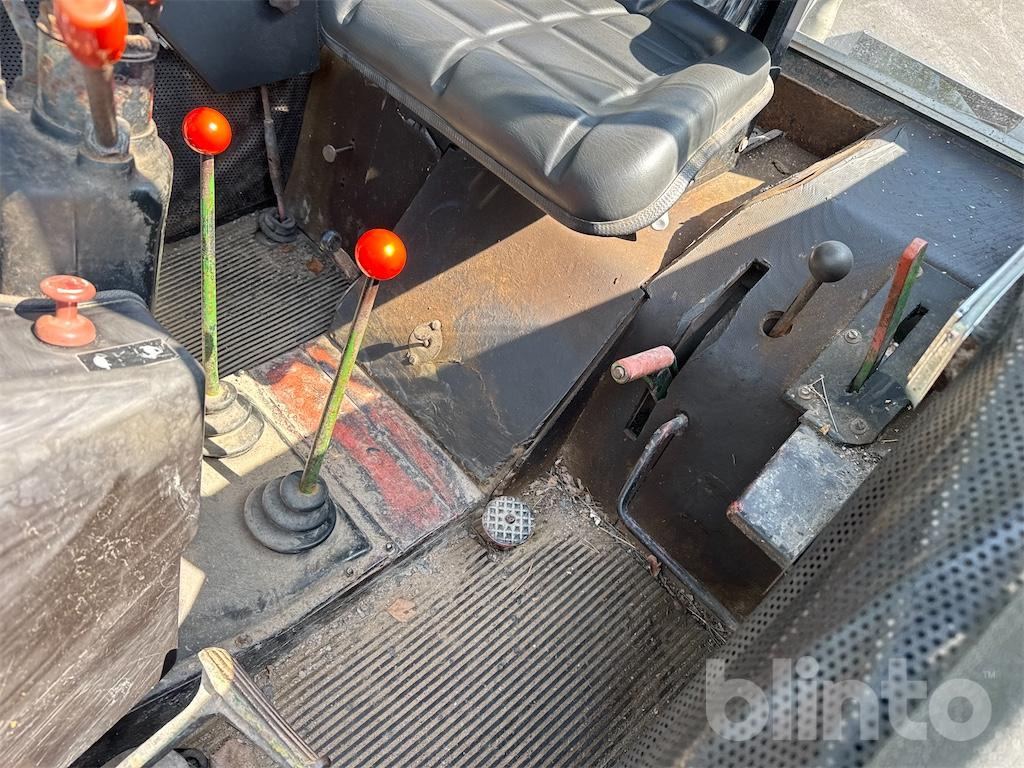 Traktors JOHN DEERE 2130: foto 45
