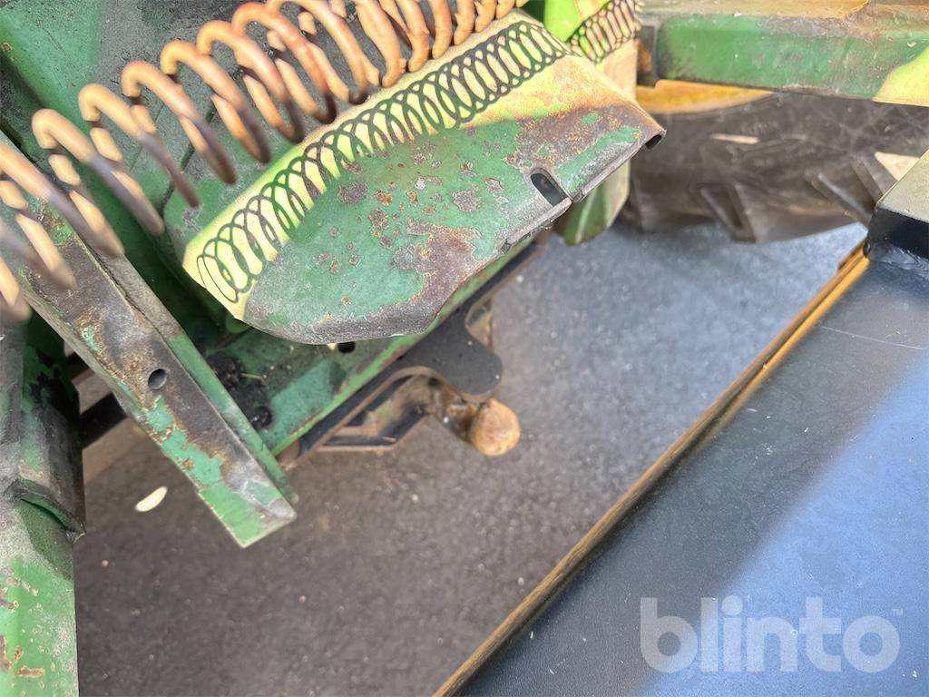 Traktors JOHN DEERE 2130: foto 33