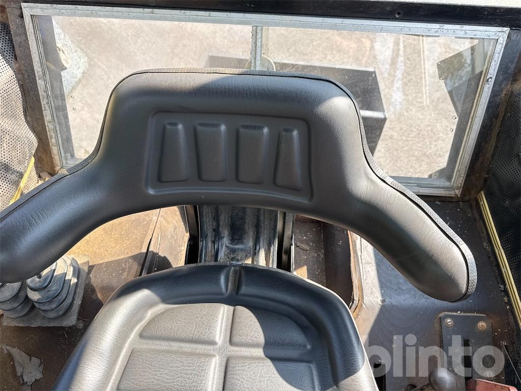 Traktors JOHN DEERE 2130: foto 48