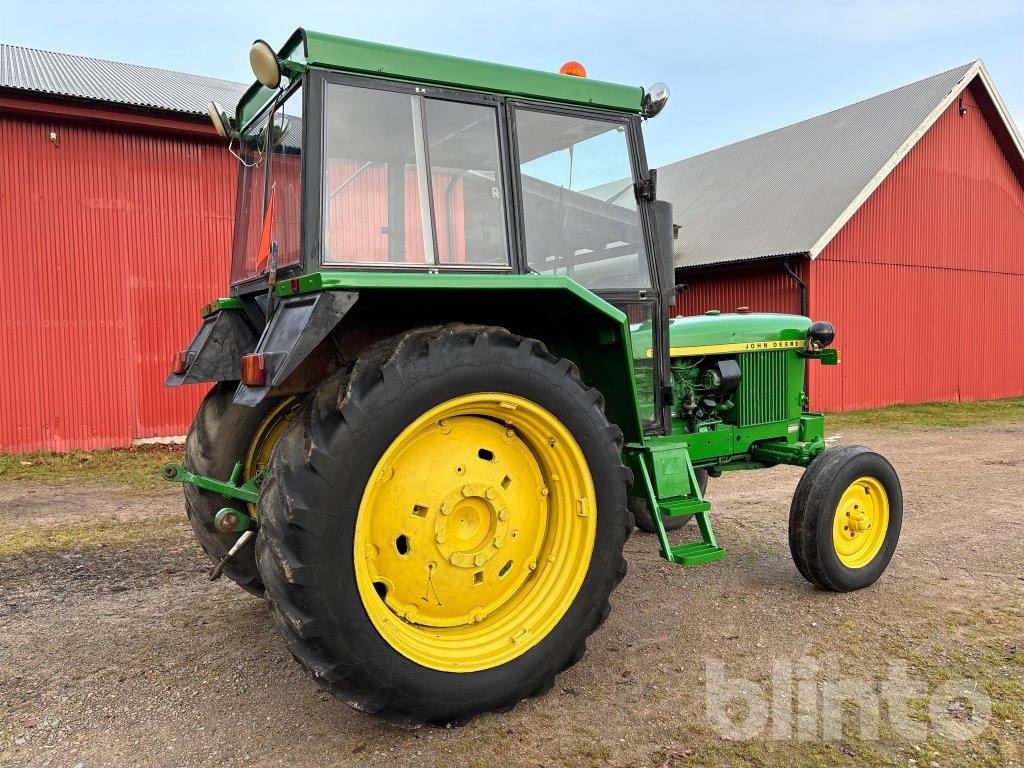 John Deere 2130-6 cylinder - Traktors: foto 2 John Deere 2130-6 cylinder - Traktors: foto 2