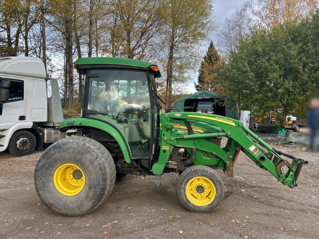 John Deere 4720 med 400X lastare - Traktors: foto 4 John Deere 4720 med 400X lastare - Traktors: foto 4