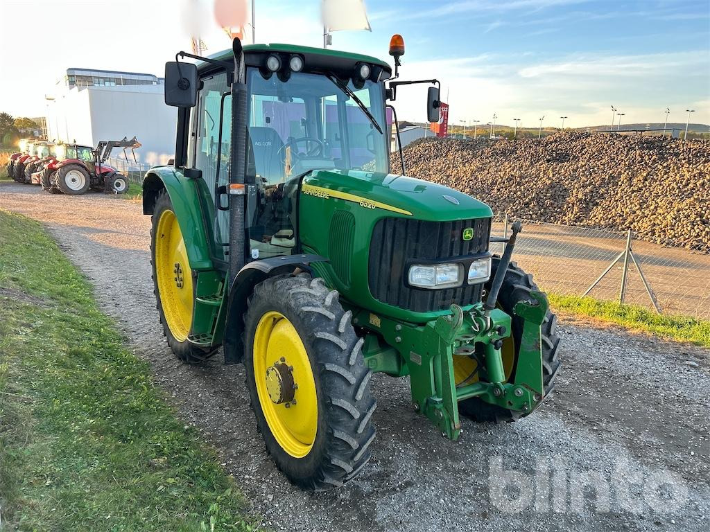 John Deere 6320 (2004) - Traktors: foto 2 John Deere 6320 (2004) - Traktors: foto 2