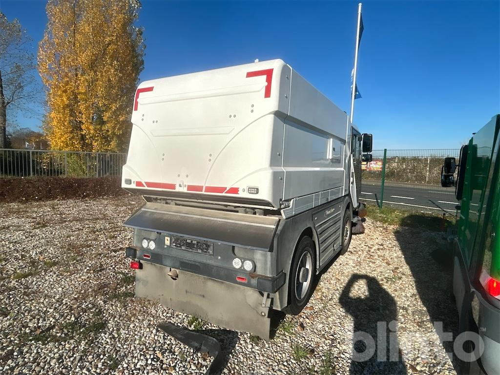 Johnston / Bucher C401 (2018) - Ielu tīrīšanas mašīna: foto 4 Johnston / Bucher C401 (2018) - Ielu tīrīšanas mašīna: foto 4