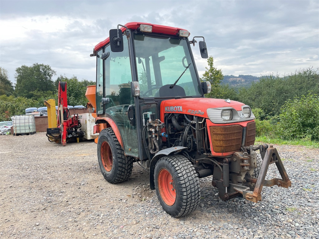 Kubota B2530 (2012) - Traktors: foto 2 Kubota B2530 (2012) - Traktors: foto 2