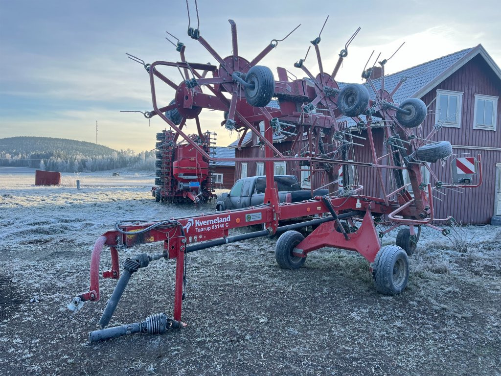 Kverneland Taarup 85140C - Vālotājs/ Ārdītājs: foto 1 Kverneland Taarup 85140C - Vālotājs/ Ārdītājs: foto 1