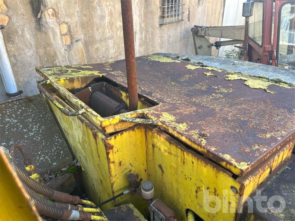 Riteņu ekskavators Liebherr A901: foto 38