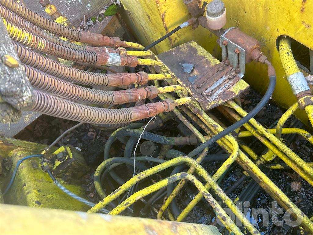 Riteņu ekskavators Liebherr A901: foto 43