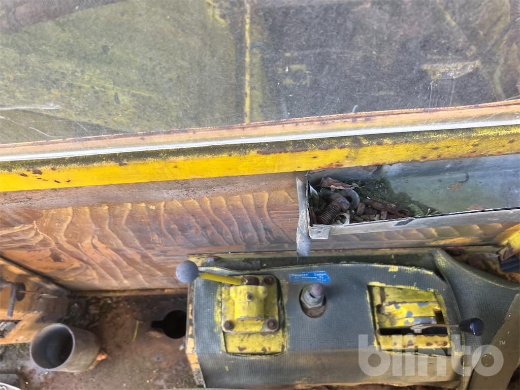 Riteņu ekskavators Liebherr A901: foto 35