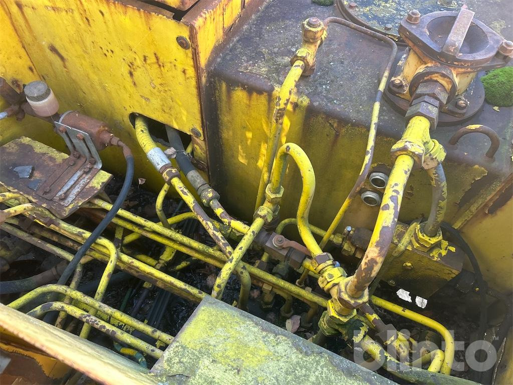 Riteņu ekskavators Liebherr A901: foto 36