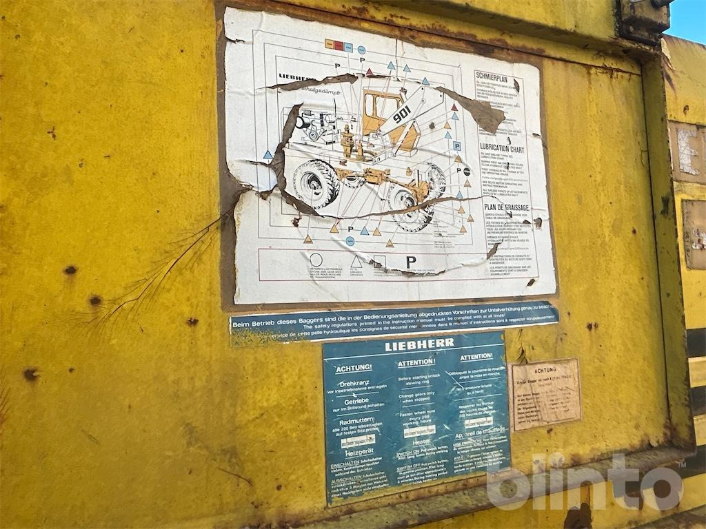 Riteņu ekskavators Liebherr A901: foto 49