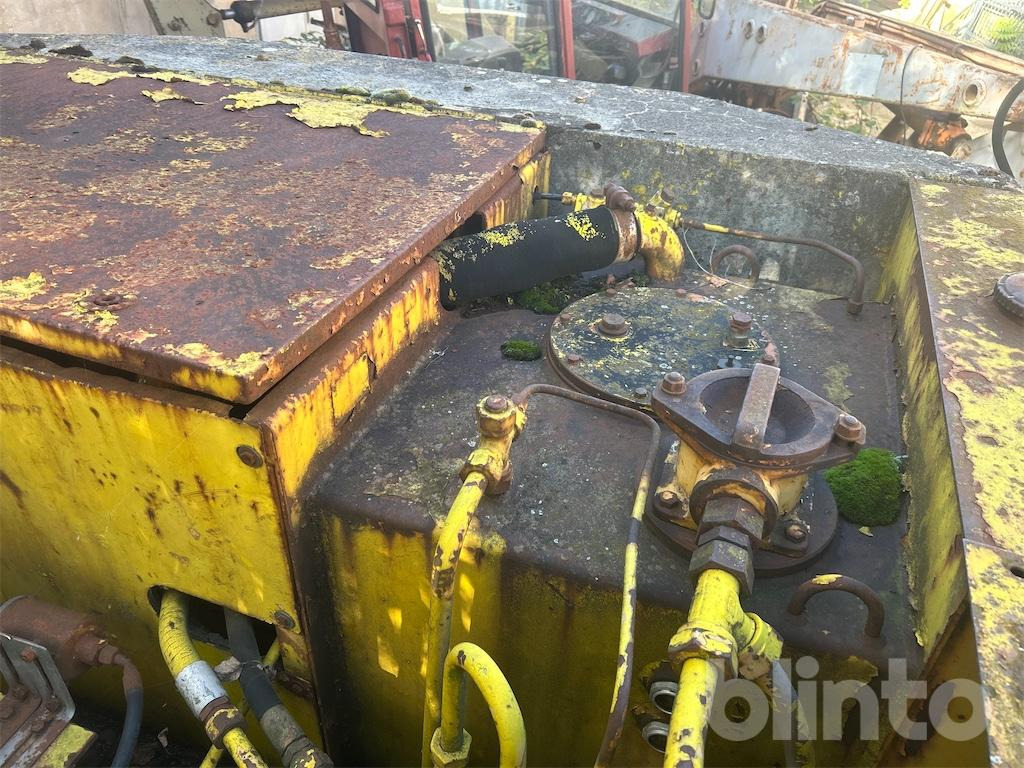 Riteņu ekskavators Liebherr A901: foto 37