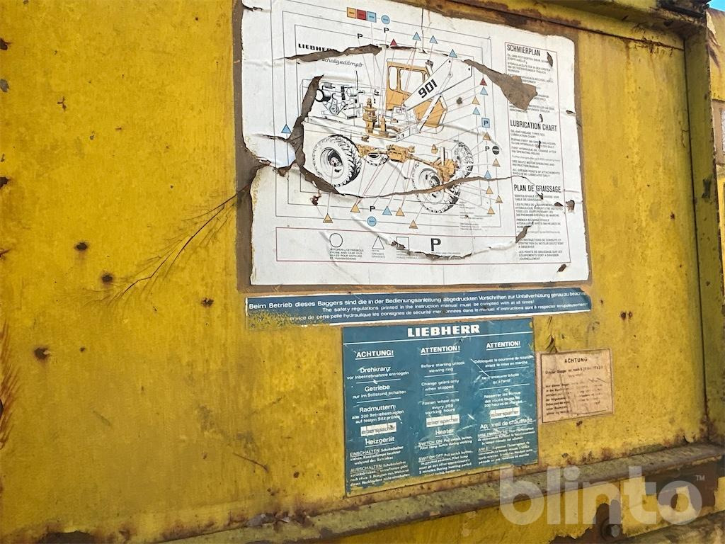 Riteņu ekskavators Liebherr A901: foto 50