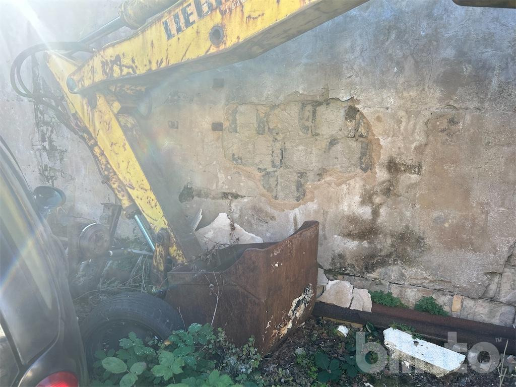 Riteņu ekskavators Liebherr A901: foto 8