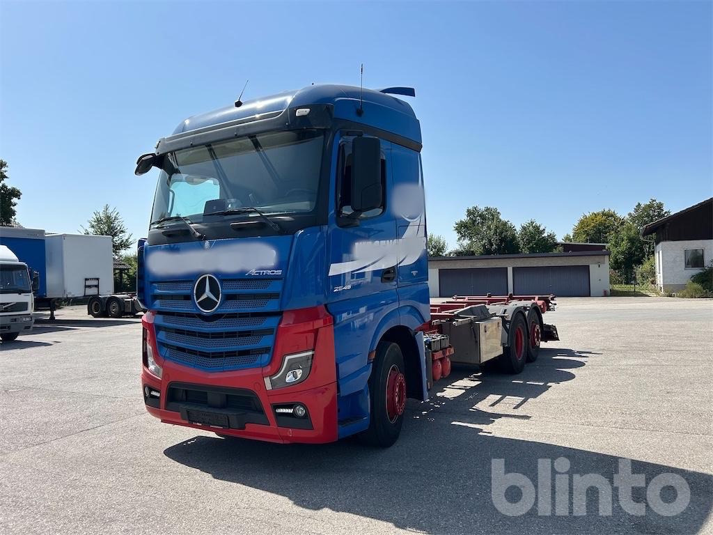 Mercedes-Benz Actros 2545 (2017) - Konteineru vedējs/ Kravas automašīna ar noņemamā virsbūve: foto 1 Mercedes-Benz Actros 2545 (2017) - Konteineru vedējs/ Kravas automašīna ar noņemamā virsbūve: foto 1