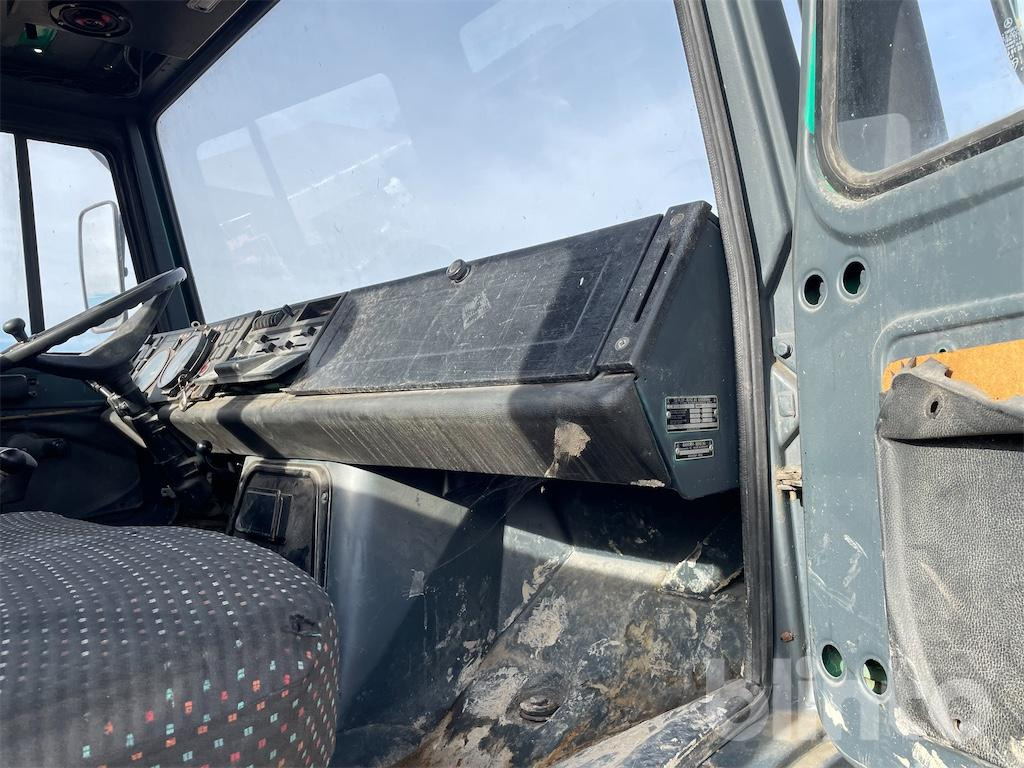 Bortu kravas automašīna/ Platforma Mercedes Benz Unimog 424 (1981): foto 24 Bortu kravas automašīna/ Platforma Mercedes Benz Unimog 424 (1981): foto 24