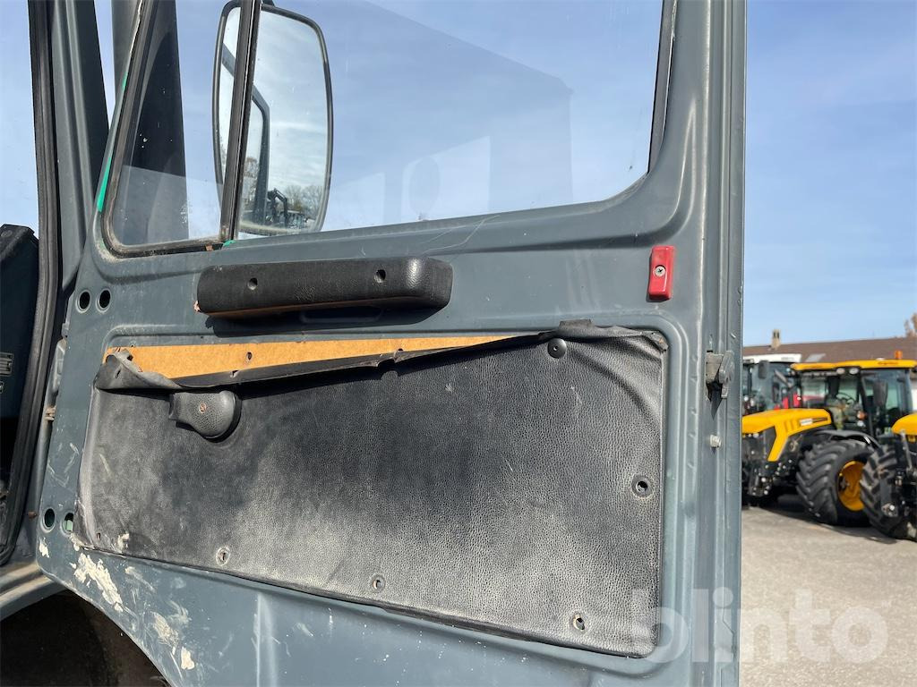 Bortu kravas automašīna/ Platforma Mercedes Benz Unimog 424 (1981): foto 23 Bortu kravas automašīna/ Platforma Mercedes Benz Unimog 424 (1981): foto 23