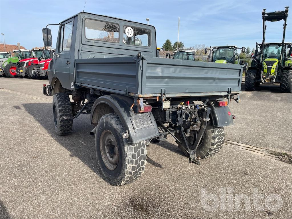 Mercedes Benz Unimog 424 (1981) - Bortu kravas automašīna/ Platforma: foto 4 Mercedes Benz Unimog 424 (1981) - Bortu kravas automašīna/ Platforma: foto 4