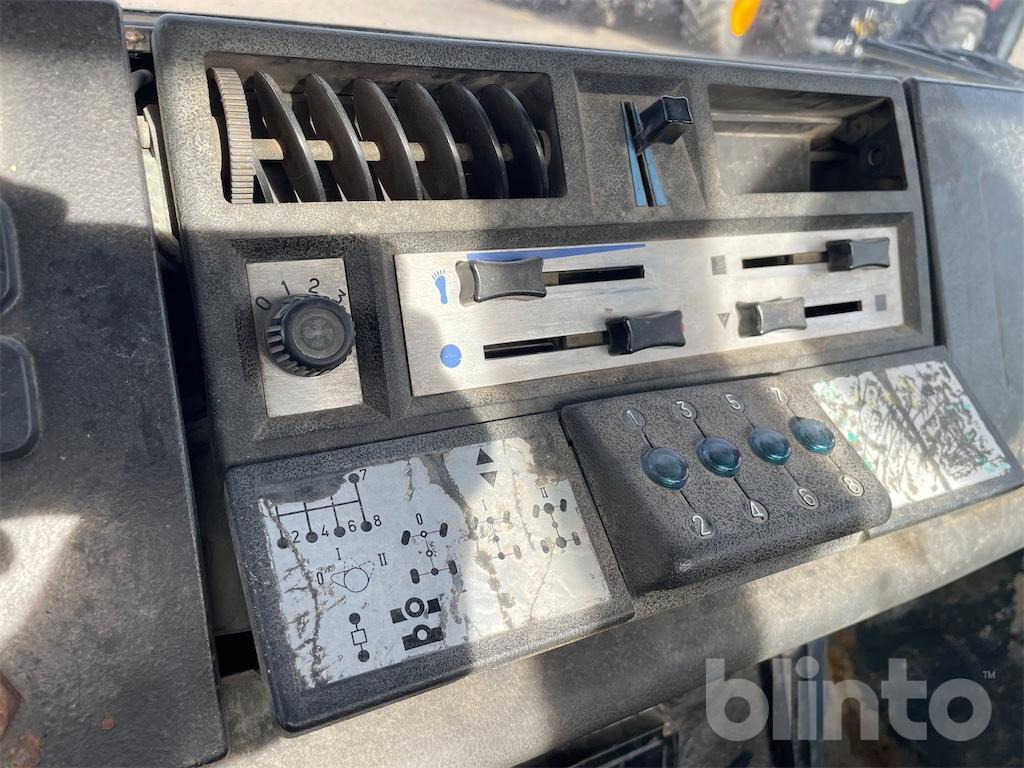 Bortu kravas automašīna/ Platforma Mercedes Benz Unimog 424 (1981): foto 38 Bortu kravas automašīna/ Platforma Mercedes Benz Unimog 424 (1981): foto 38