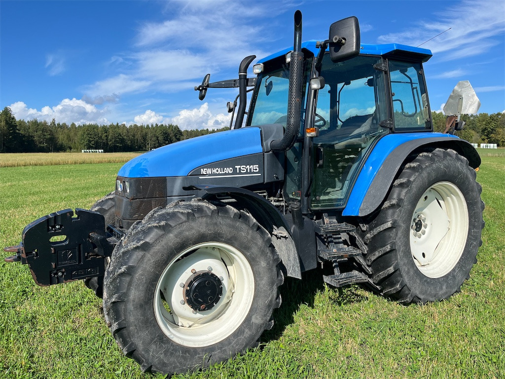 NEW HOLLAND TS 115 4WD - Traktors: foto 1 NEW HOLLAND TS 115 4WD - Traktors: foto 1