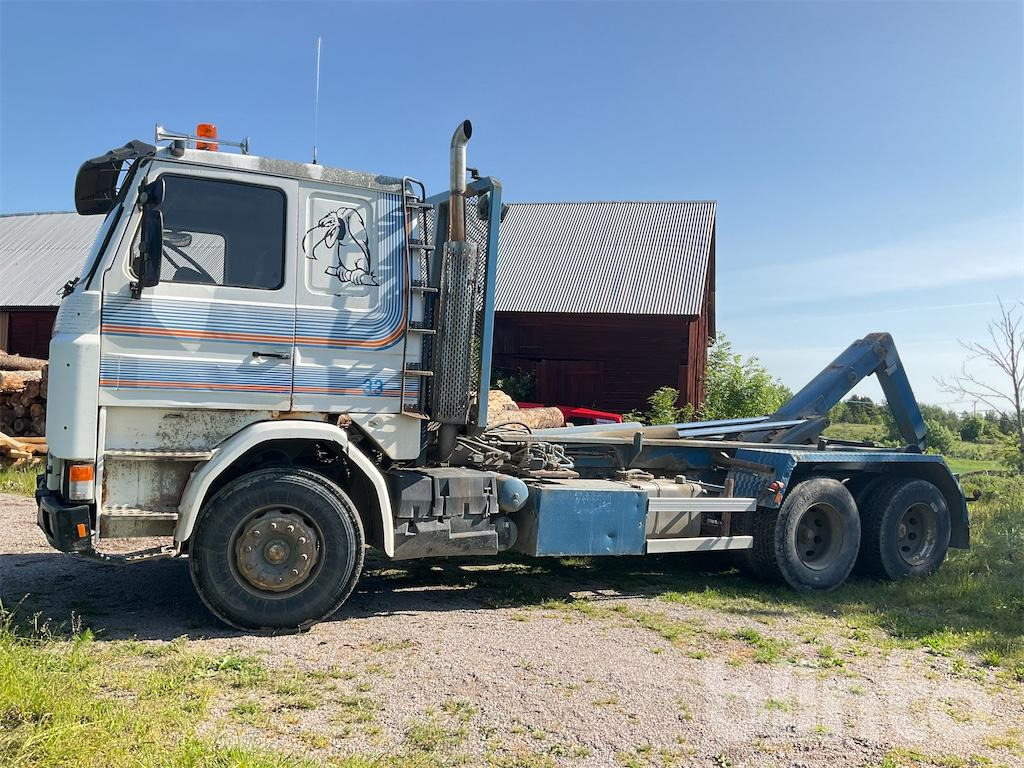 SCANIA R 142 H 6X2 46 - Pacēlājs ar āķi: foto 1 SCANIA R 142 H 6X2 46 - Pacēlājs ar āķi: foto 1