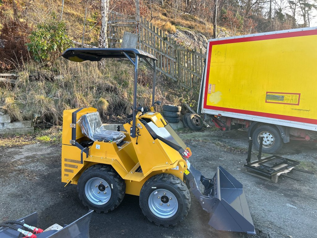 Skid steer loader YC390 - Kompaktiekrāvējs: foto 3 Skid steer loader YC390 - Kompaktiekrāvējs: foto 3