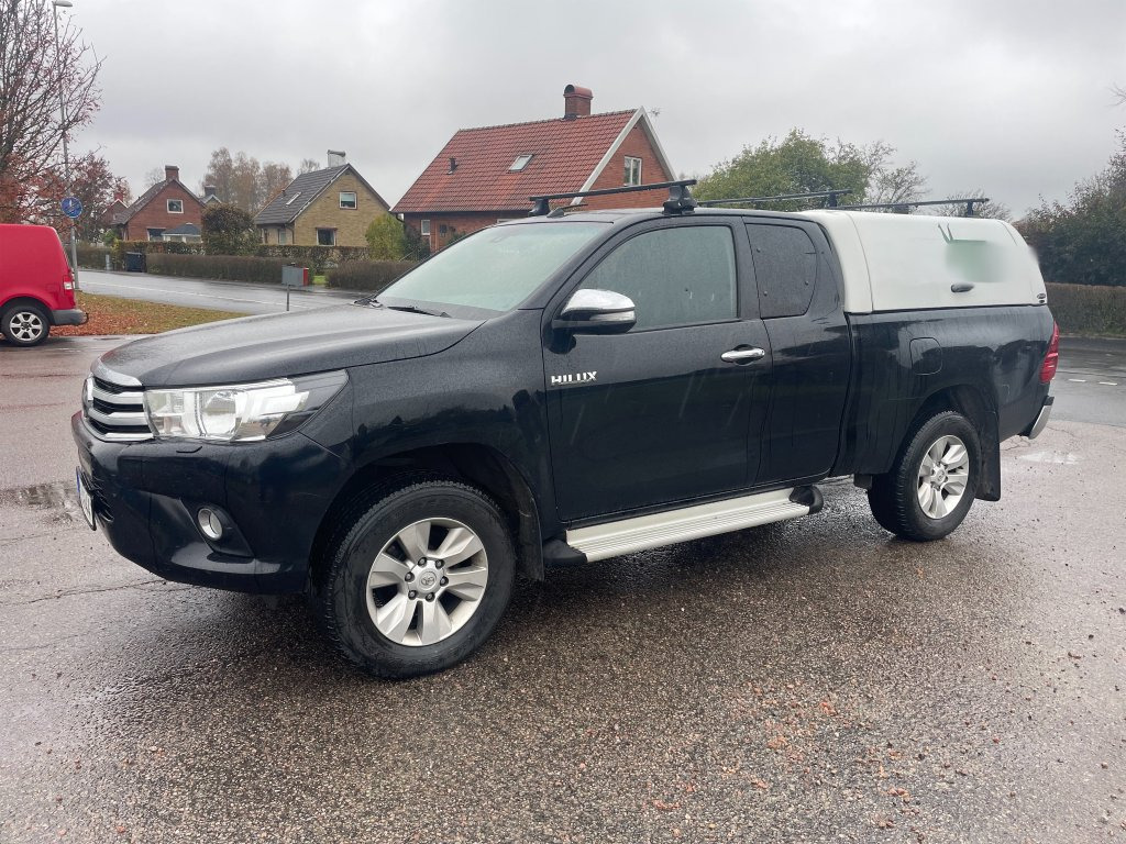 TOYOTA Hilux - Pikaps: foto 1 TOYOTA Hilux - Pikaps: foto 1