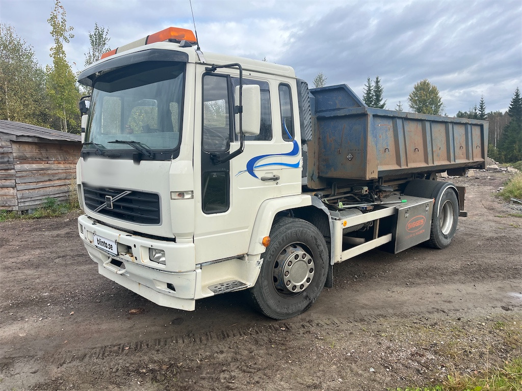 VOLVO FL6 4*2 - Pacēlājs ar āķi: foto 1 VOLVO FL6 4*2 - Pacēlājs ar āķi: foto 1